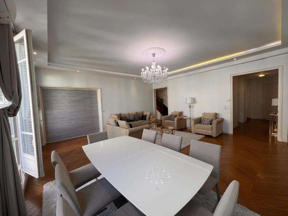 découvrez studio alésia, un espace créatif unique situé à hala paris, dédié à stimuler votre imagination et accompagner vos projets artistiques dans un cadre inspirant.