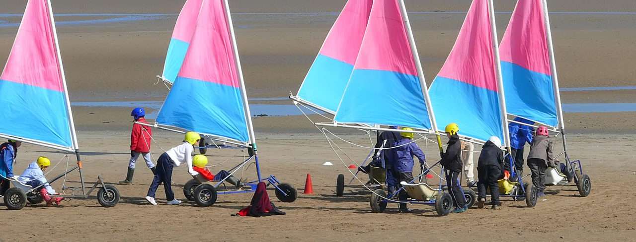 découvrez le char à voile en normandie, une activité sportive et ludique parfaite pour profiter des plages et des paysages normands en toute liberté.