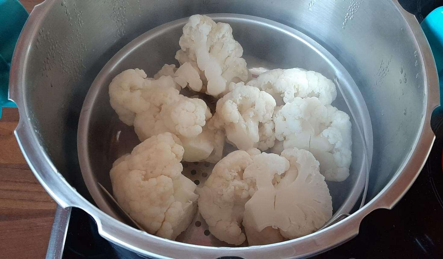 découvrez comment cuire le chou-fleur à la cocotte minute de manière rapide et optimale pour garder toutes ses saveurs et ses nutriments.