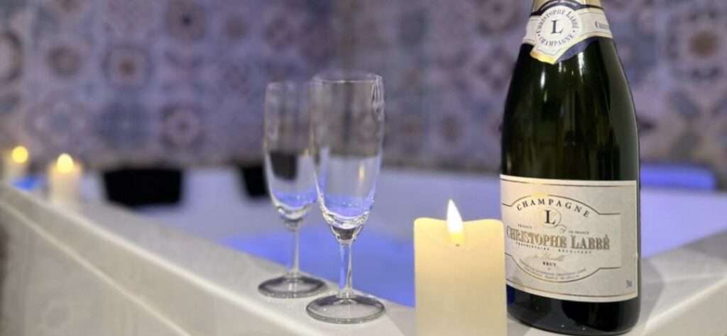 découvrez notre guide complet pour une escapade romantique inoubliable en normandie. idées de love rooms, activités à deux et conseils pour un séjour parfait.