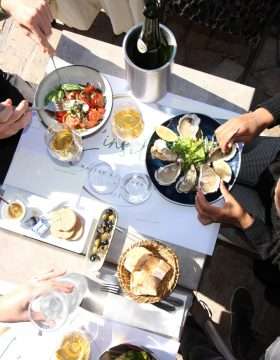 découvrez les meilleurs restaurants pour manger à ouistreham, en bord de mer, et profitez de délicieux plats avec vue sur la mer.