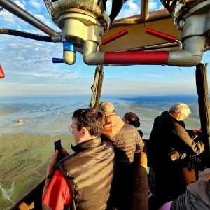 découvrez la normandie vue du ciel en montgolfière : paysages magnifiques, patrimoine riche et expériences inoubliables vous attendent pour un voyage unique.