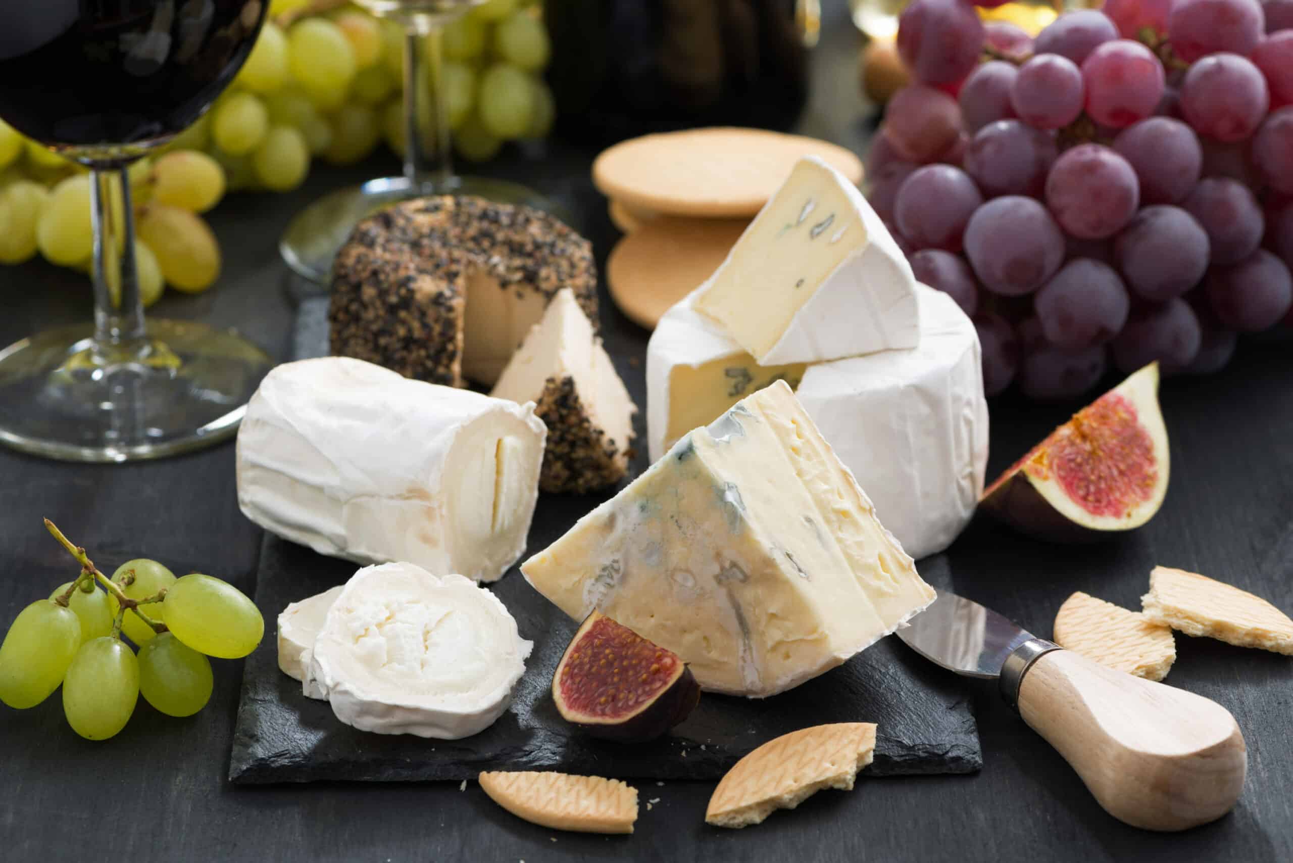 découvrez le fromage de normandie, riche en traditions et en saveurs authentiques, alliant savoir-faire ancestral et terroir d'exception.
