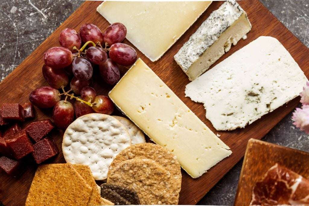 découvrez le fromage de normandie, emblème des traditions culinaires régionales, alliant saveurs authentiques et savoir-faire ancestral.