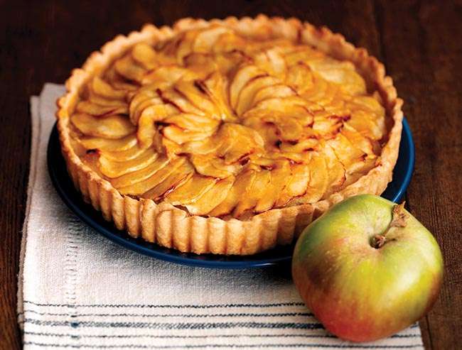 découvrez notre recette facile et délicieuse de flan aux pommes, un dessert traditionnel alliant douceur et saveurs fruitées pour ravir vos papilles.
