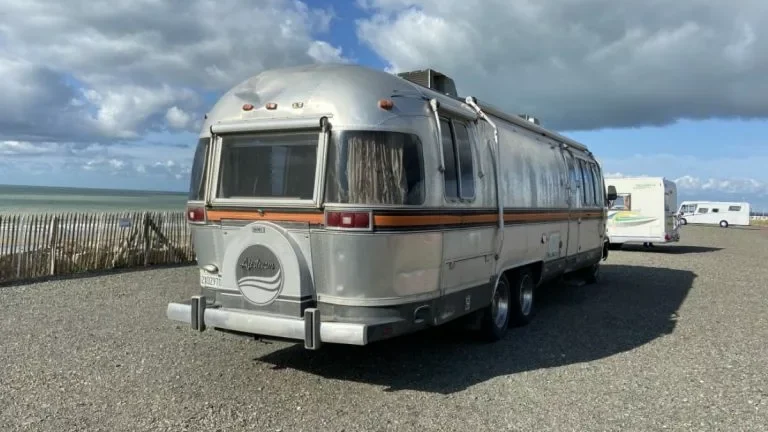 découvrez notre sélection de camping-cars d'occasion en normandie, parfaits pour vos voyages et aventures en toute liberté.