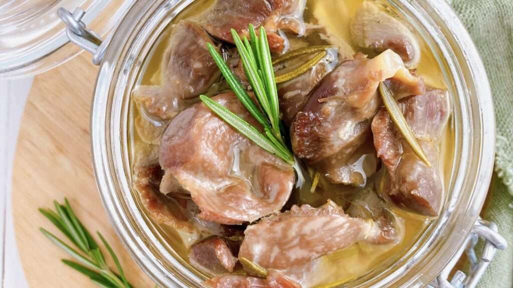 découvrez une recette savoureuse de gésiers confits, tendre et parfumée, parfaite pour un plat traditionnel et gourmand.
