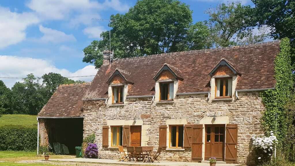 découvrez nos charmants cottages en normandie, parfaits pour des séjours authentiques entre mer et campagne. confort, tradition et nature vous attendent.