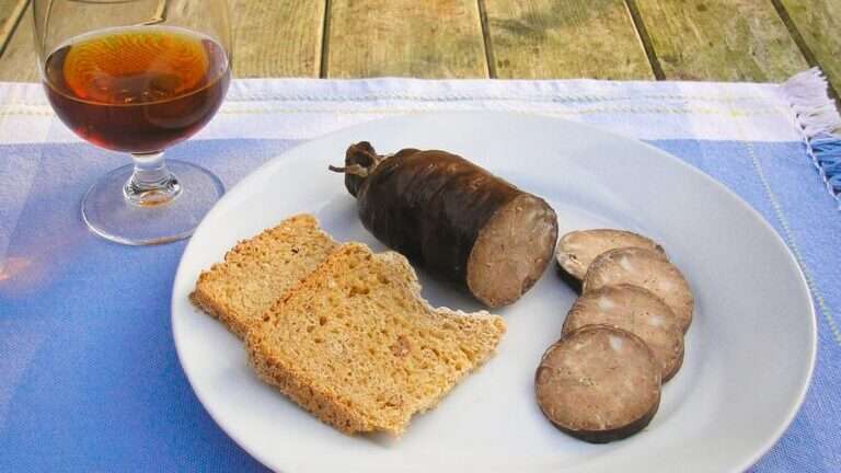 découvrez les spécialités culinaires de normandie, des plats authentiques aux saveurs riches, mettant en valeur le fromage, le cidre et les fruits de mer de la région.