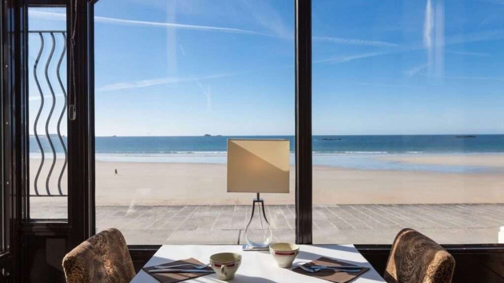 découvrez notre aparthotel en normandie, alliant confort et flexibilité pour un séjour inoubliable entre mer et campagne.