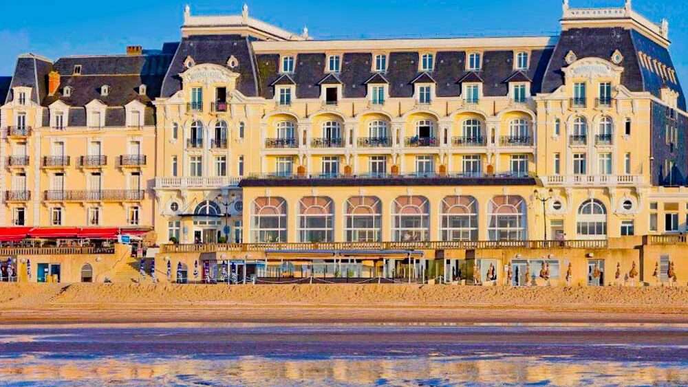 découvrez les hôtels de luxe en normandie : confort exceptionnel, services haut de gamme et cadre idyllique pour un séjour inoubliable.