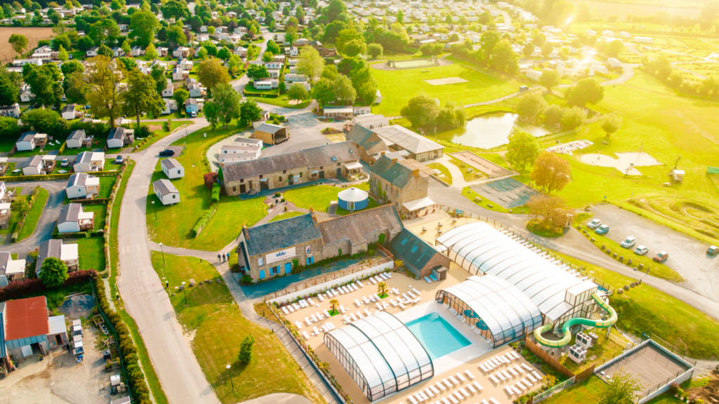découvrez notre village vacances tout compris en normandie, idéal pour des séjours en famille ou entre amis avec activités, hébergement confortable et restauration incluse.